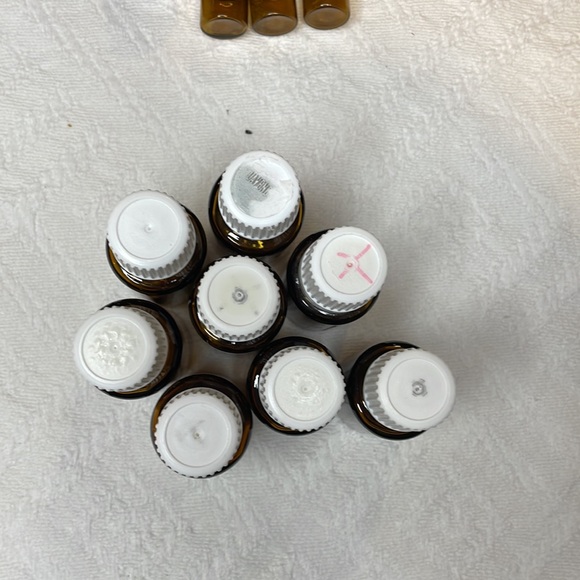 25 Young Living EMPTY Essential Oil Bottles 15 ml 5 ml and smaller - Picture 3 of 7